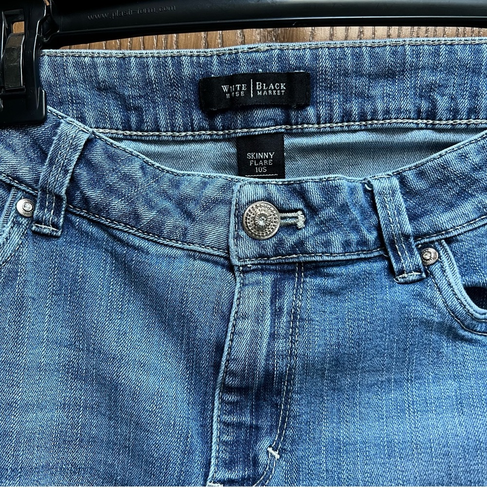 WHBM - 10 Short - Skinny Flare Jean - Blue Denim